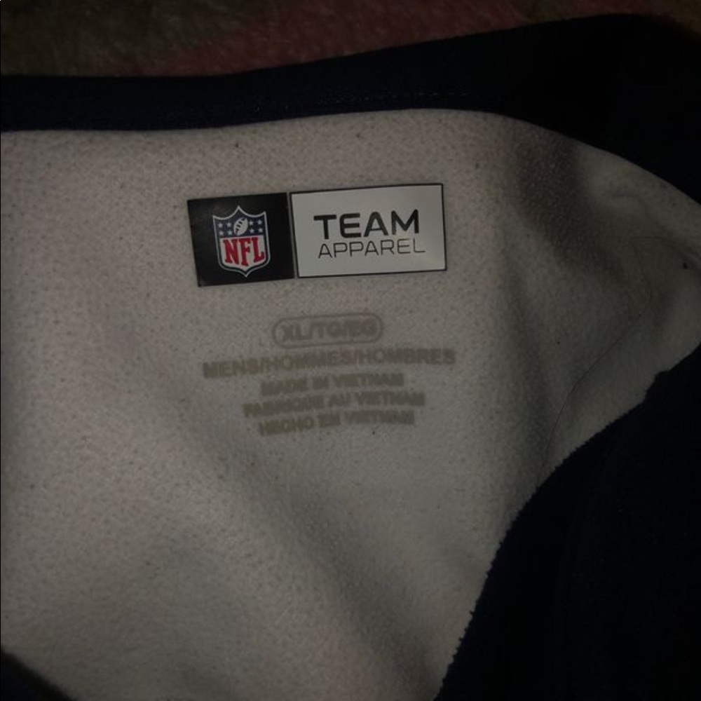 LA Rams sweater - Picture 2 of 2